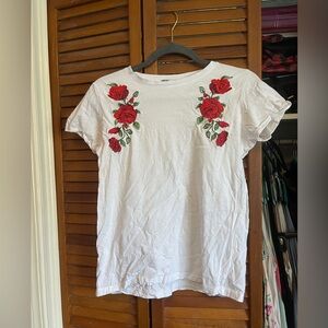 FB sister size S embroidered rose top